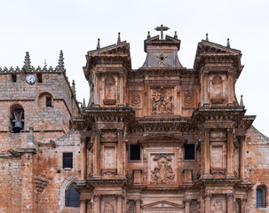Streets and the Church of Santa María in the town of Gumiel de Izán, in the Ribera del Duero region. Burgos, Castile and León, Spain. Europe