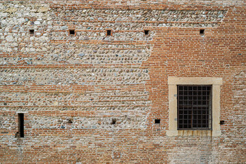 Castelvecchio: Internal wall of the fortress with three different masonry methods. Downtown Verona city, Veneto, Italy