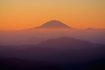 Fototapeta premium Morning sunrise and evening sunset light the mountain peaks and landscape