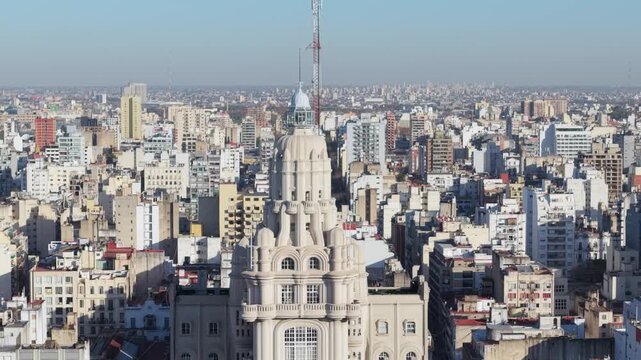 Vista a&eacute;rea del Palacio Barolo, Buenos Aires, Argentina. C&uacute;pula, arquitectura hist&oacute;rica, dron, turismo, barrio de Congreso y Montserrat.