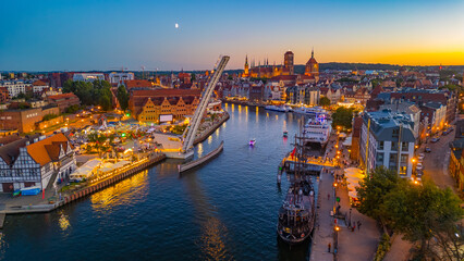 Fototapeta premium Sunset panorama of Gdansk behind Olowianka footbridge, Poland