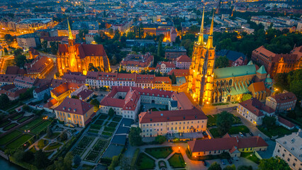 Naklejka premium Night view of church of the Holy Cross and St Bartholomew and ca