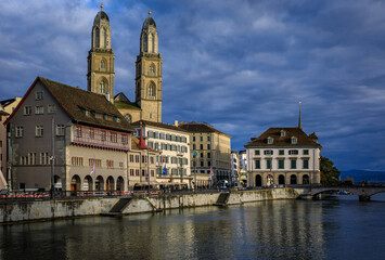 Obraz premium Zurich Cityscape with Limmat River and iconic Grossmunster cathedral Switzerland