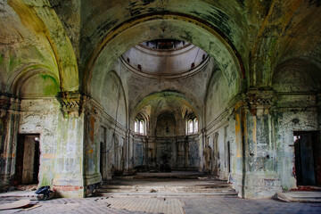 Fototapeta premium Interior of abandoned church of Dmitry Solunsky of Thessalonica