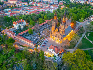 Obraz premium Sunset view of Saints Peter and Paul Basilica at vysehrad in Pra
