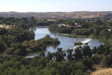 Rio Tajo a su paso por la ciudad de Toledo, Castilla la Mancha, España