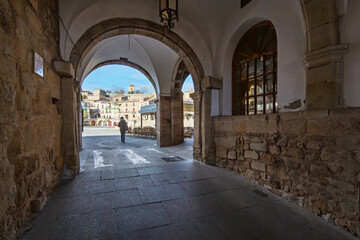Fototapeta premium Explore the Arco de la calle Sillerías in Trujillo, Spain