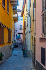 Obraz premium Narrow street in Italian town Varenna