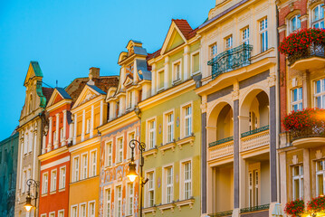 Obraz premium sunrise view of colourful houses at Stary Rynek square in Poznan