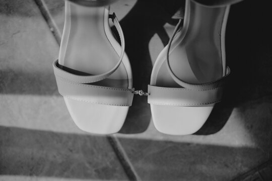 Zapatillas con anillo en el centro 
