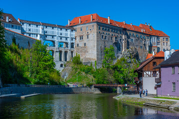 Obraz premium Cesky Krumlov castle overlooking Vltava river, Czech republic