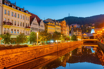 Obraz premium Night view of colourful houses reflecting on Tepla river in Karl