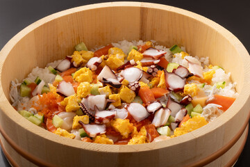 ちらし寿司（タコ　サーモン　帆立　しらす　とびこ）