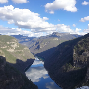 Reflection of the viewpoint over the Tagus River in the mountains of Salto del Gitano in Monfrague National Park.