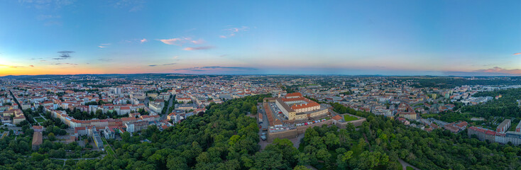 Obraz premium Sunset panorama of Brno with Spilberk, Czech republic