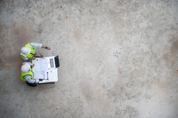 Obraz premium Architect and engineer are planning the construction of buildings according to blueprints