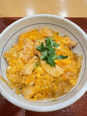 和食の定番料理、鶏肉と卵の親子丼