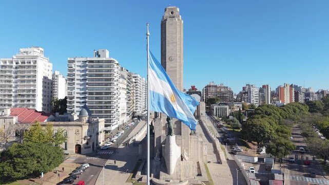 Bandera nacional argentina flameando en Rosario, Santa Fe. S&iacute;mbolo patrio, patriotismo, tradici&oacute;n y cultura nacional.