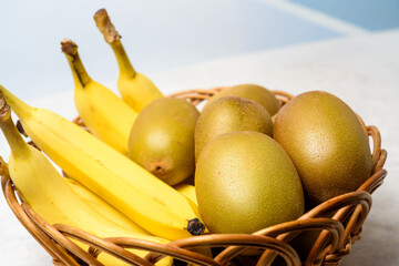 キウイフルーツ、甘酸っぱい、爽やかな甘みのフルーツ