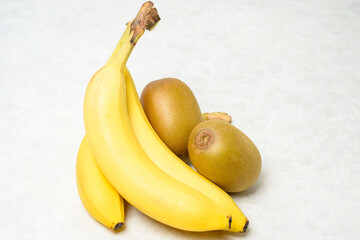 キウイフルーツ、甘酸っぱい、爽やかな甘みのフルーツ