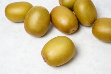 キウイフルーツ、甘酸っぱい、爽やかな甘みのフルーツ