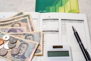 家計簿、豊かで楽しい家庭生活を送るために必要な支出と収入を管理する