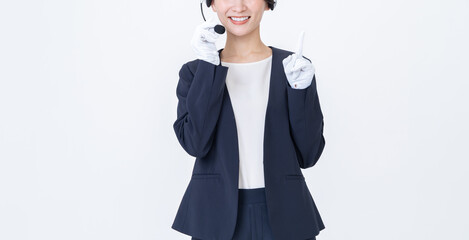 指差しをする女性