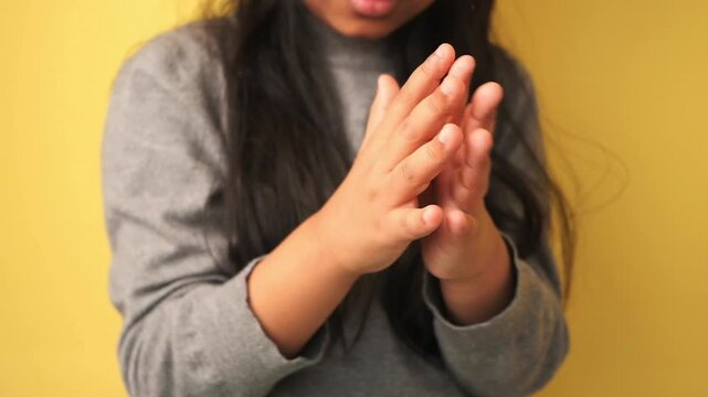 How to perform a simple hand clapping technique correctly