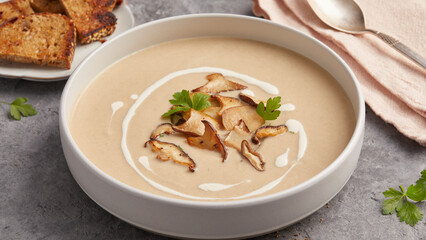 Quick creamy mushroom soup