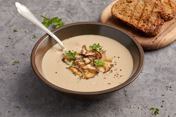 Quick creamy mushroom soup