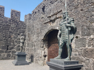 Obraz premium Gonio Fortress. Ancient figures of the Roman Emperor Hadrian and the Colchian Prince Apsyrtus