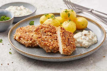Kohlrabi schnitzel with nut crust