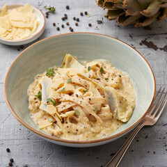 Vegan cacio e pepe with artichokes
