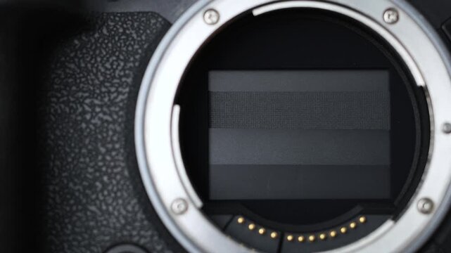 Photo camera body, shutter speed
