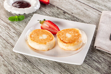Cottage cheese pancakes - Syrniki for breakfast