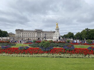 Buckingham palace adorned with flowers