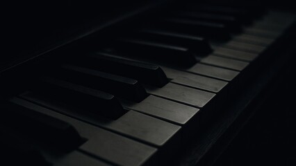 Naklejka premium Moody piano keys in darkness.