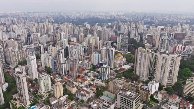 Vila Mariana Drone &ndash; Calm Forward Flight Parallel to 23 de Maio with Basilica and City Views
