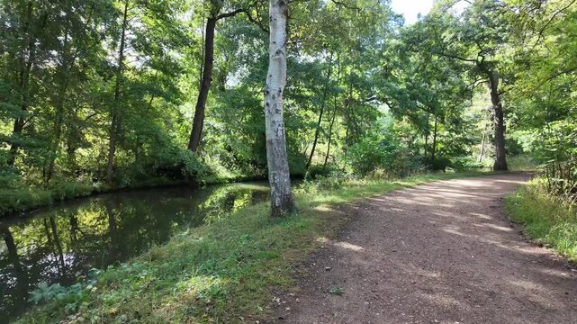 Walking alongside the River Cherwell