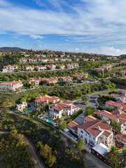 Fototapeta premium Neighborhood of luxury homes on the hillside near Newport Beach in Orange County, Southern California.