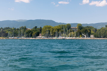 Le port des Abériaux au bord du lac Léman