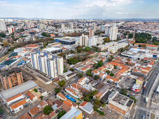 Fototapeta premium Imagem aérea da região do Terminal Central de ônibus na cidade de Campinas, Sâo Paulo em 2025.
