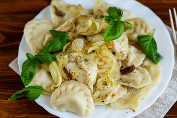 Hot dumplings with onions and fresh herbs