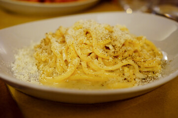 Caccio e pepe, traditional Roman pasta dish 