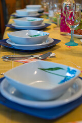 cibi vari di un pranzo in famiglia