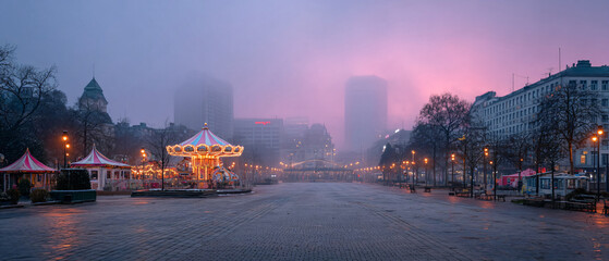 Fototapeta premium Festive Urban Plaza at Dusk, String Lights and Historic Architecture, Web Header