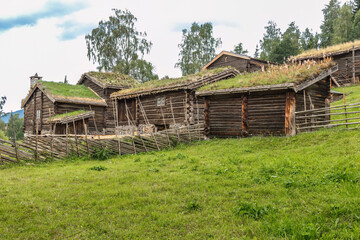 reconstrucción de pequeña y antigua aldea tradicional en Lilehamer,Noruega