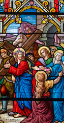 Fototapeta premium Stained glass (1914) of The Way of the Cross. Fourth station: Jesus meets his Blessed Mother.