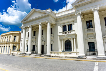 Fototapeta premium Explore the Provincial Palace in Santa Clara, Cuba: a 1912 neoclassical gem by Parque Vidal.