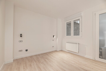 Minimalist room with smoked oak flooring, creating a modern and comfortable atmosphere